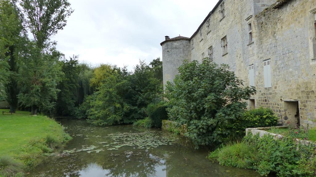 Villa Les Hirondelles Fourcès Exterior foto