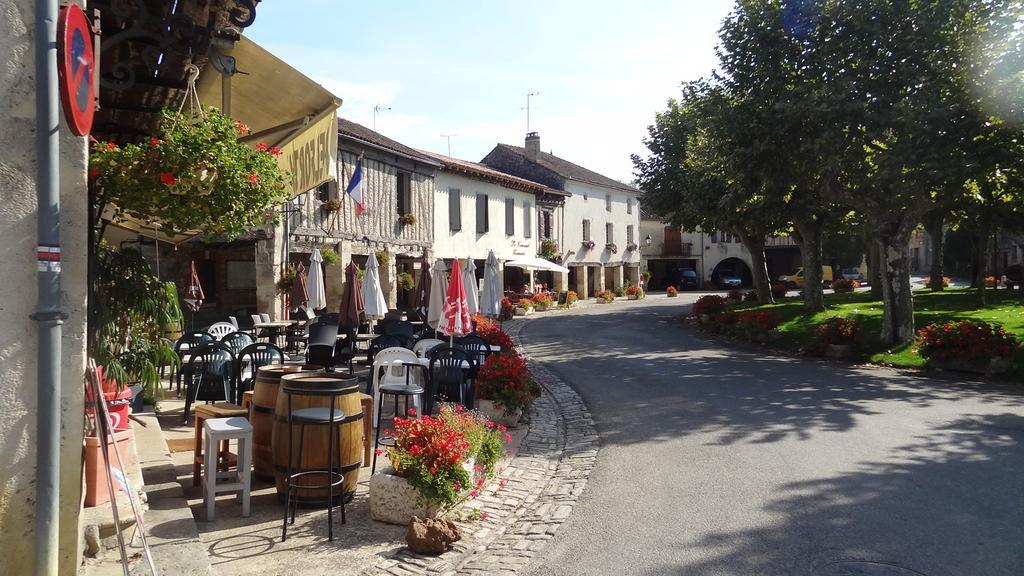 Villa Les Hirondelles Fourcès Exterior foto